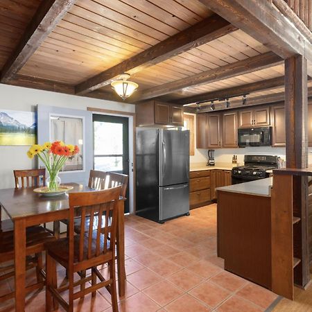 Summit Mountain Lodge And Steakhouse East Glacier Park Village Exteriér fotografie