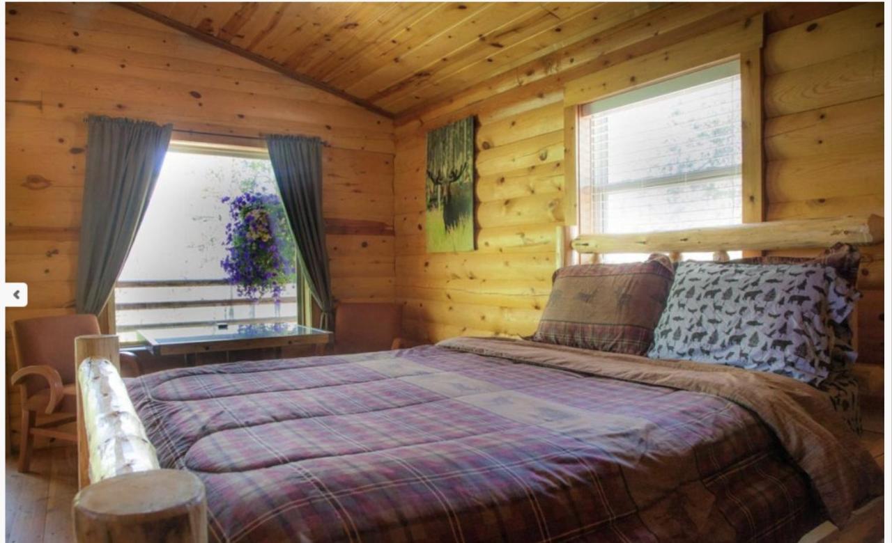 Summit Mountain Lodge And Steakhouse East Glacier Park Village Exteriér fotografie