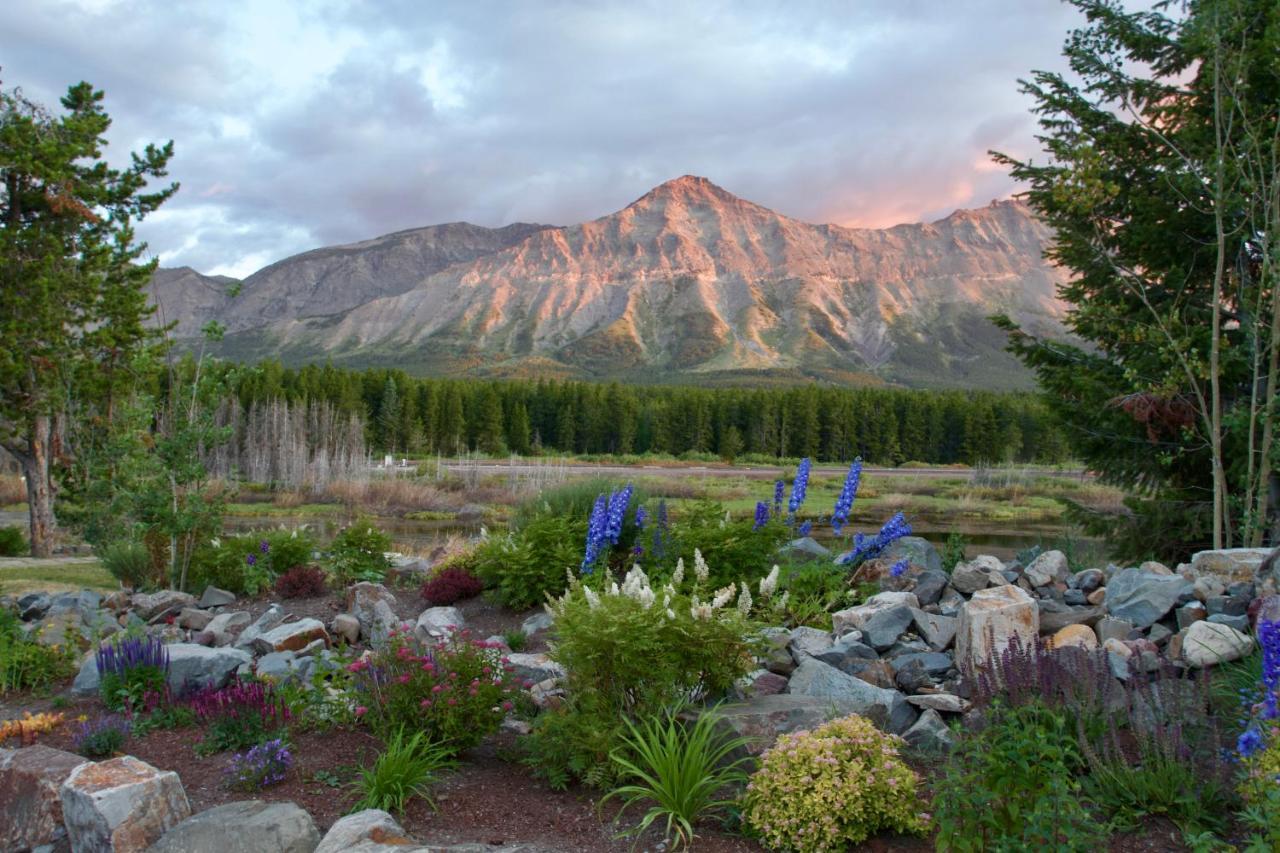 Summit Mountain Lodge And Steakhouse East Glacier Park Village Exteriér fotografie