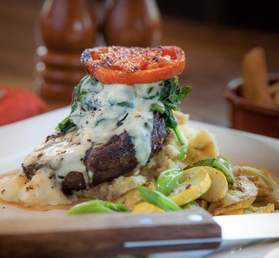Summit Mountain Lodge And Steakhouse East Glacier Park Village Exteriér fotografie