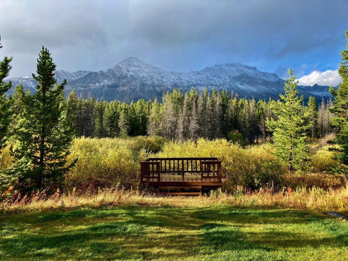 Summit Mountain Lodge And Steakhouse East Glacier Park Village Exteriér fotografie