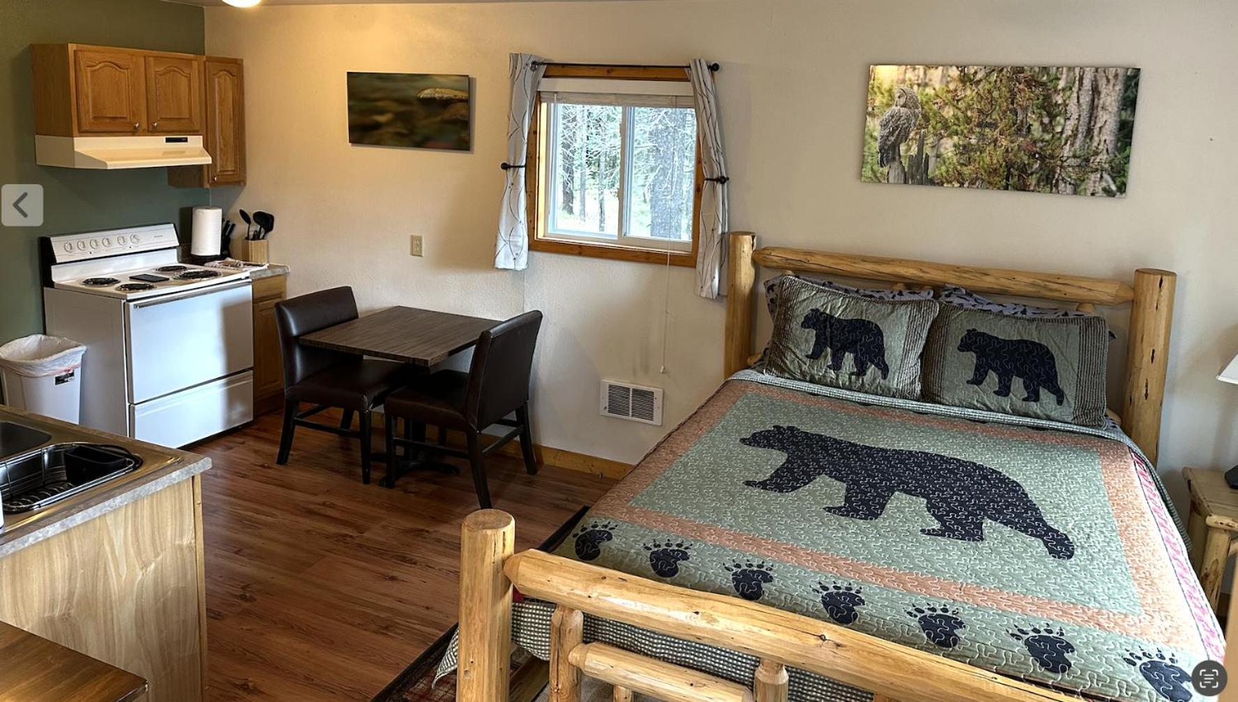 Summit Mountain Lodge And Steakhouse East Glacier Park Village Exteriér fotografie
