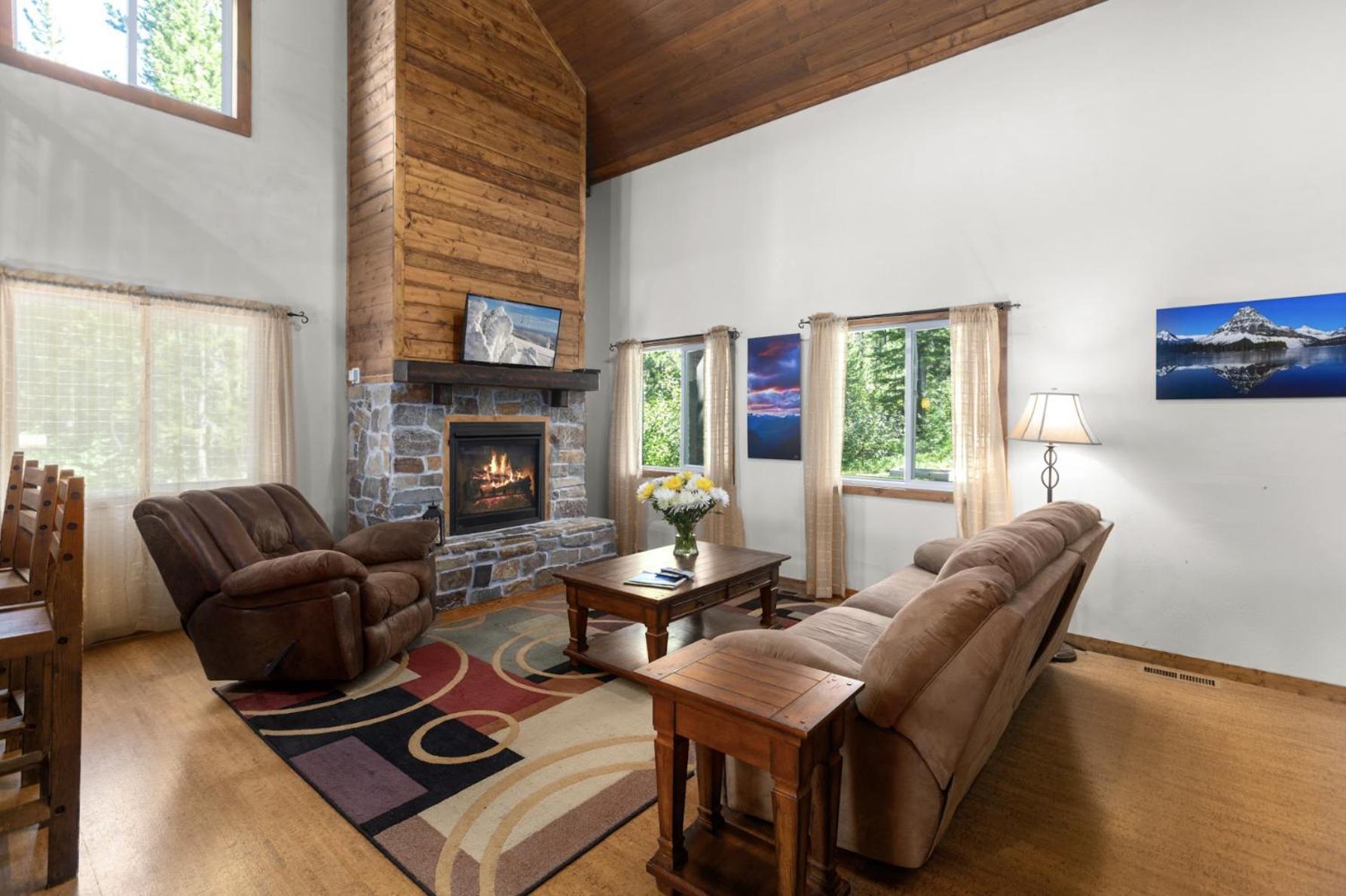 Summit Mountain Lodge And Steakhouse East Glacier Park Village Exteriér fotografie