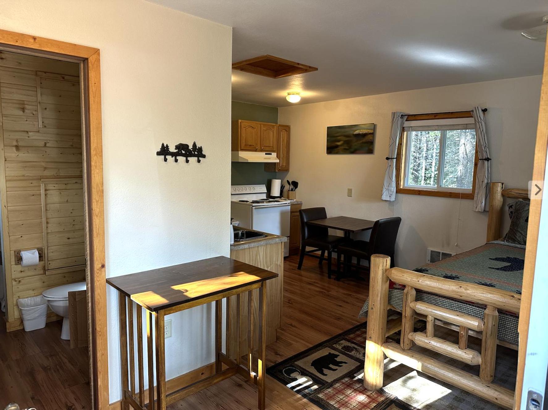 Summit Mountain Lodge And Steakhouse East Glacier Park Village Exteriér fotografie