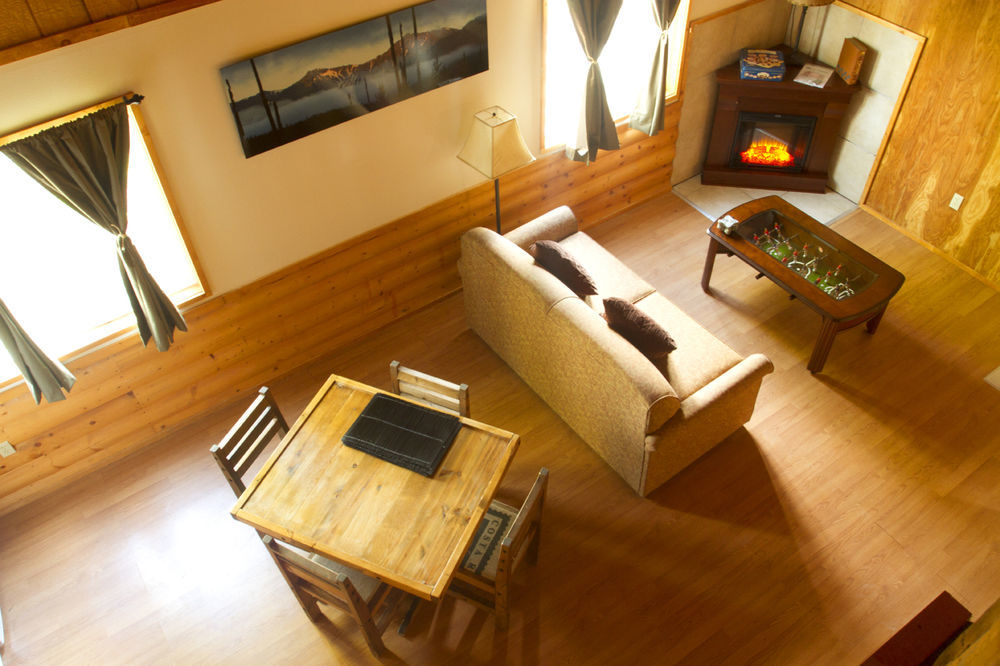 Summit Mountain Lodge And Steakhouse East Glacier Park Village Exteriér fotografie