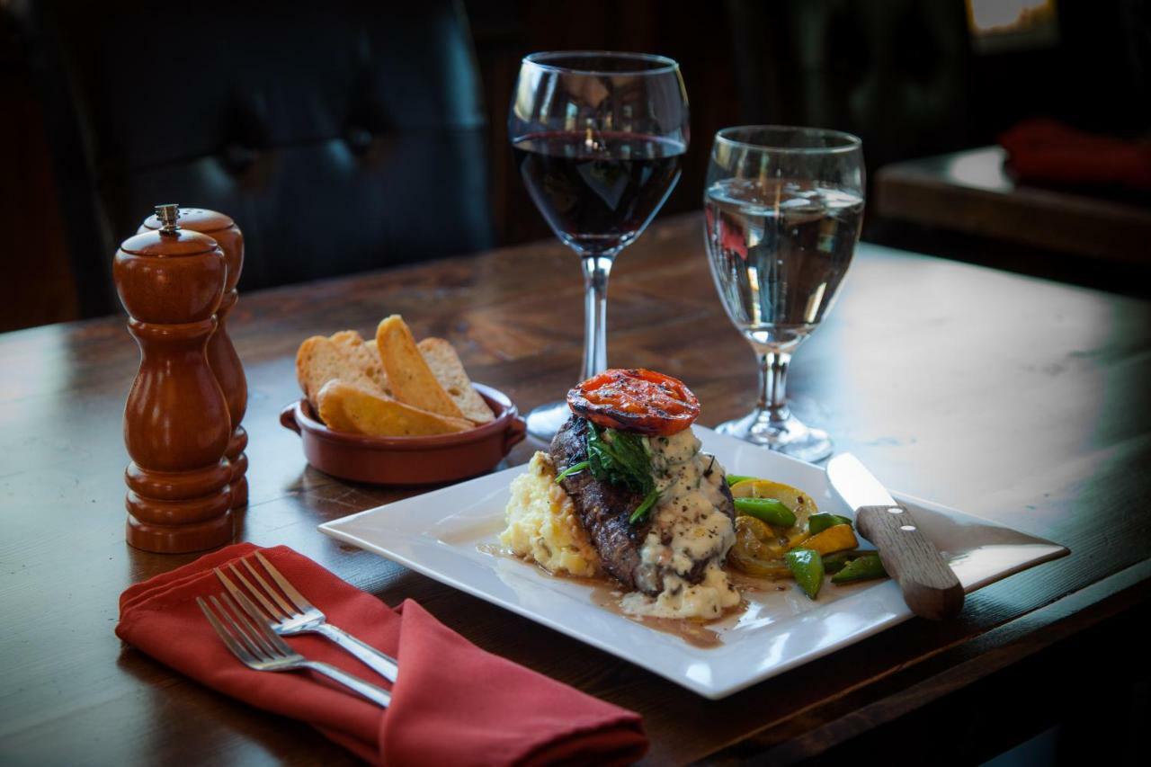Summit Mountain Lodge And Steakhouse East Glacier Park Village Exteriér fotografie
