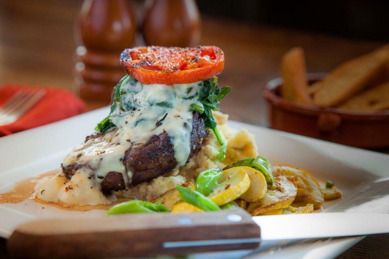 Summit Mountain Lodge And Steakhouse East Glacier Park Village Exteriér fotografie